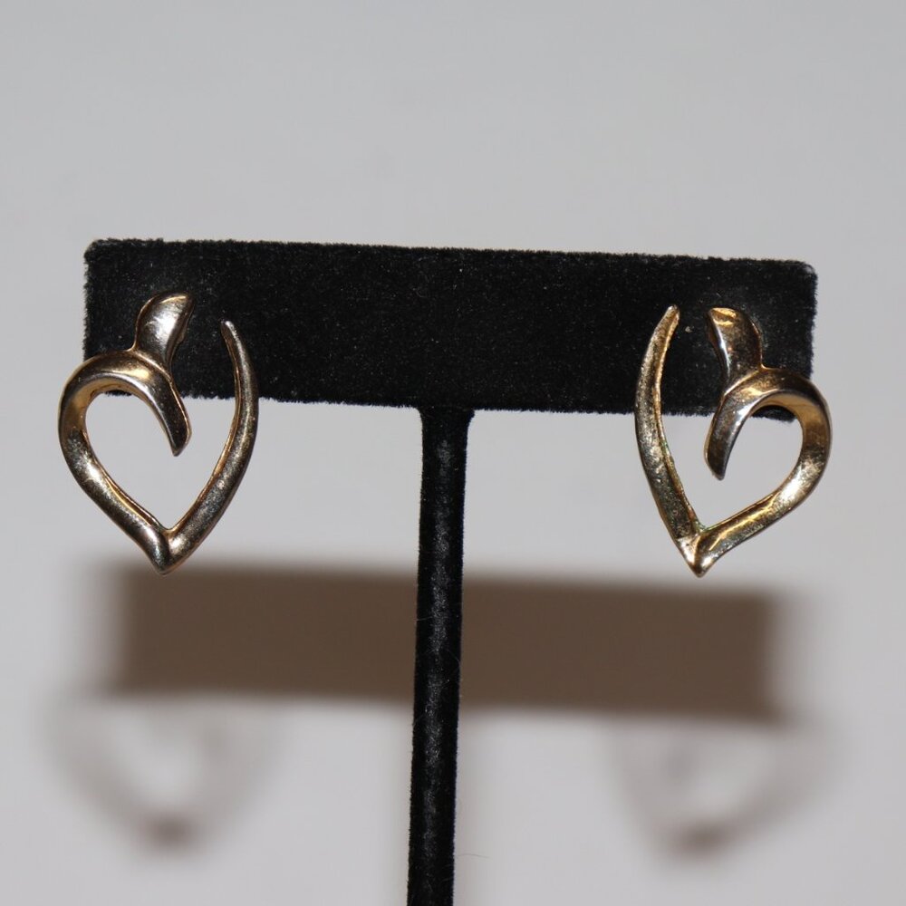 💛✨ Vintage Gold Heart Post Earrings · 1" Tall · bold classic charm